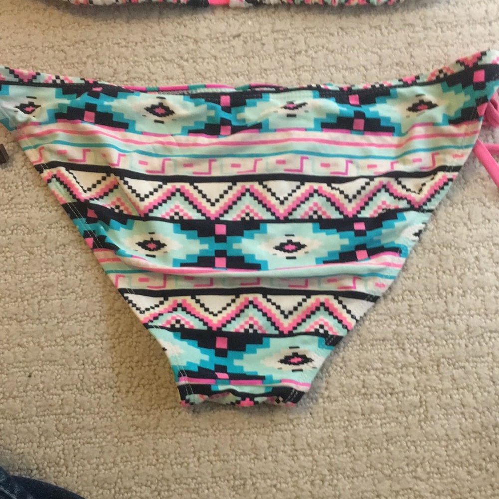 ARDENE Bikini - Size XL, Padded & Adjustable! - Picture 7 of 9
